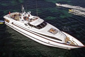 Charter Azimut 105 Avella