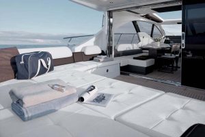 Azimut-55s-cockpit2