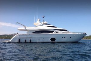 Charter Ferretti yacht Maxi Beer