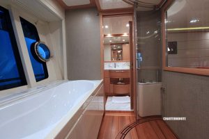 Ferretti-881-master-bath