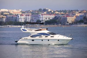 Charter Azimut 43 flybridge