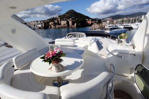 azimut-68-flybridge