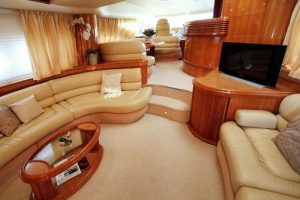 azimut-68-salon