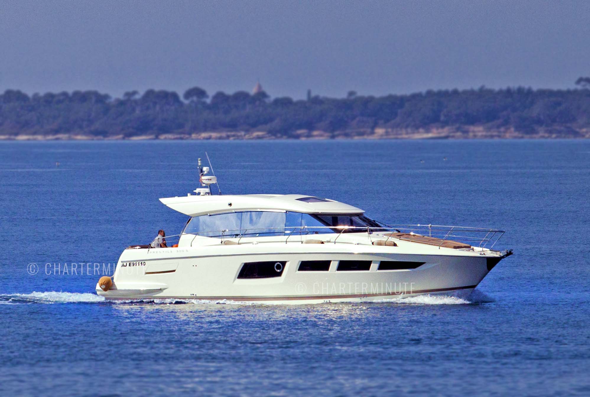 Charter Prestige 500S yacht