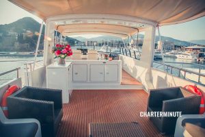 Versilcraft 100 yacht rental