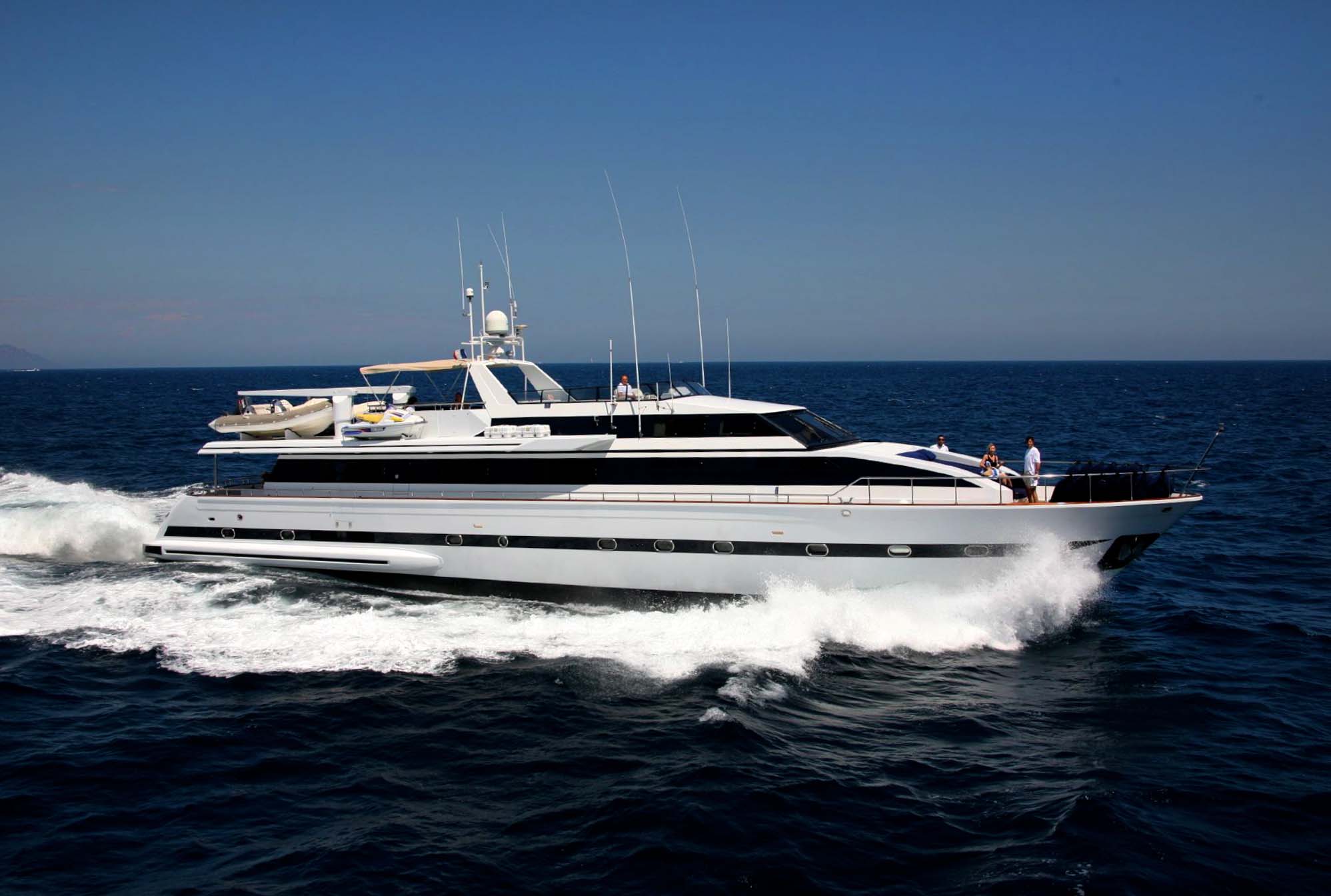 Charter yacht Queen South