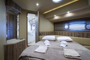 Ferretti-620-cabin