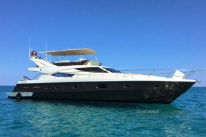 Ferretti yacht charter St-Tropez