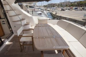 Sunseeker-Manhattan-66-cockpit